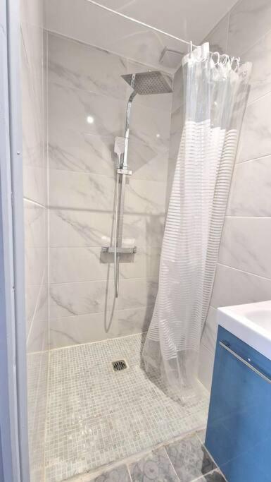 Appartement Hypercentre 301 +Wifi+Independant+ Cuisine Toilette Salle De Bain Privative 발랑시엔 외부 사진