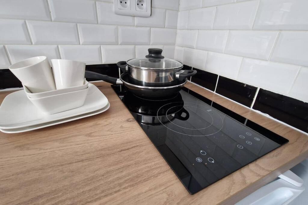 Appartement Hypercentre 301 +Wifi+Independant+ Cuisine Toilette Salle De Bain Privative 발랑시엔 외부 사진