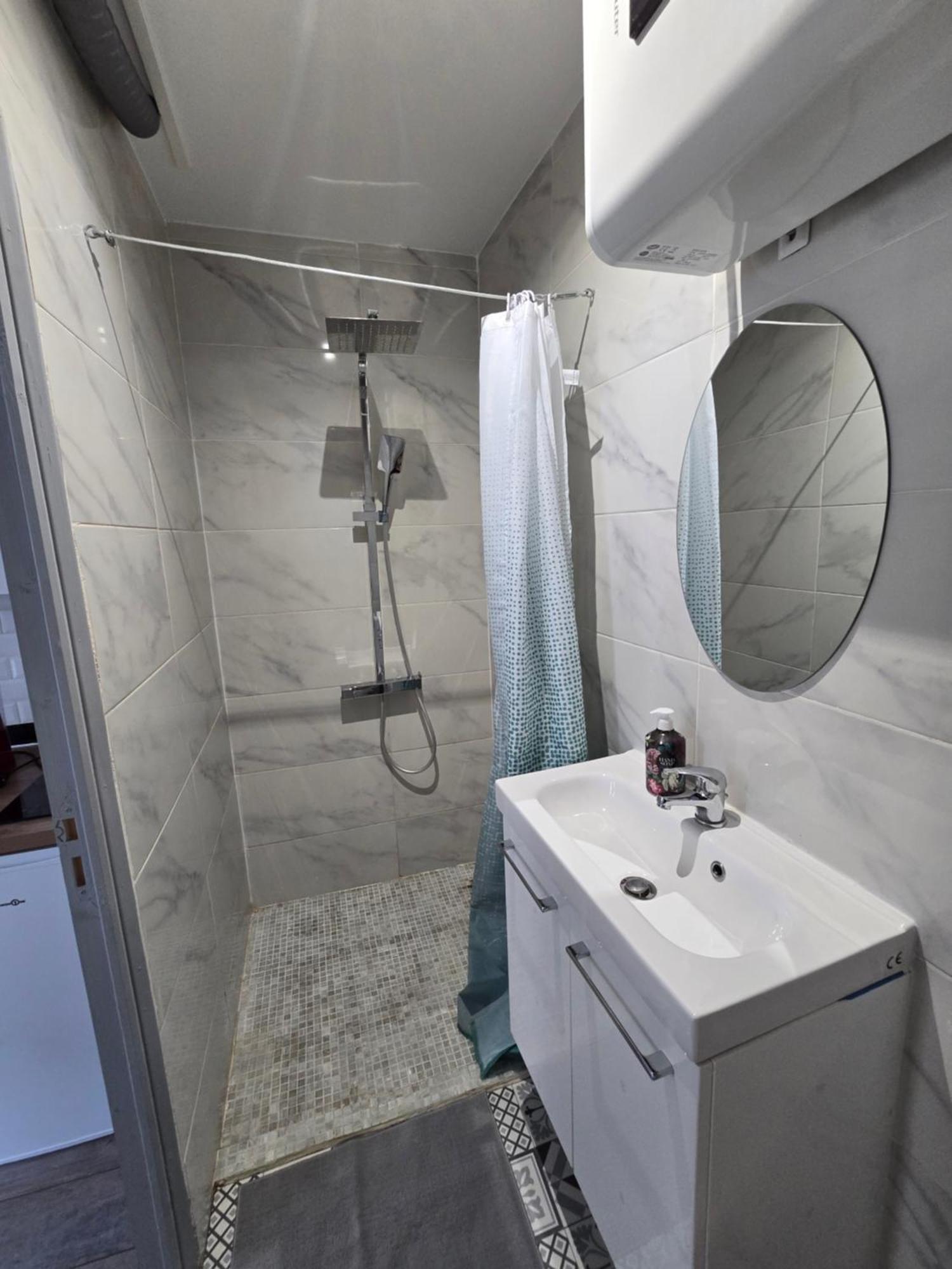 Appartement Hypercentre 301 +Wifi+Independant+ Cuisine Toilette Salle De Bain Privative 발랑시엔 외부 사진